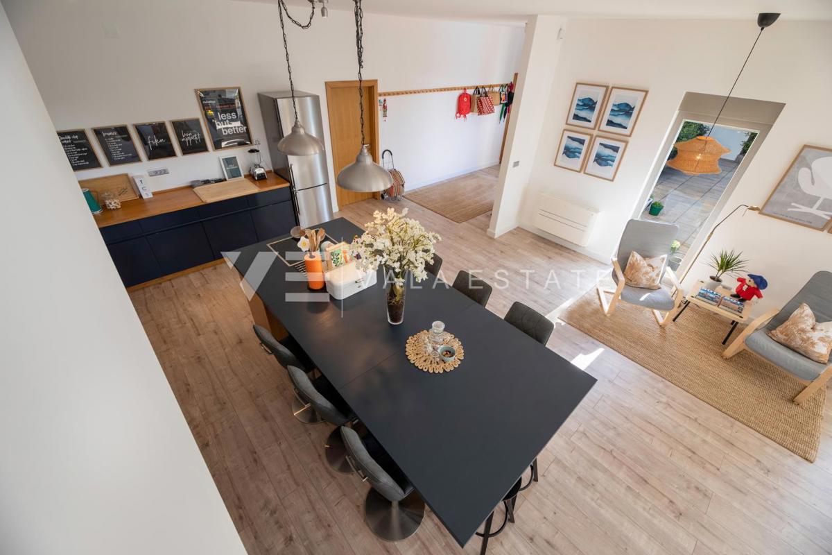 CASA MODERNA CON PISCINA AI CONFINI DELLA ZONA VERDE