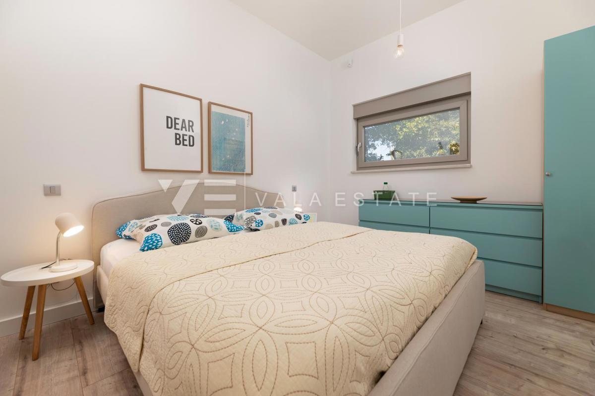 CASA MODERNA CON PISCINA AI CONFINI DELLA ZONA VERDE