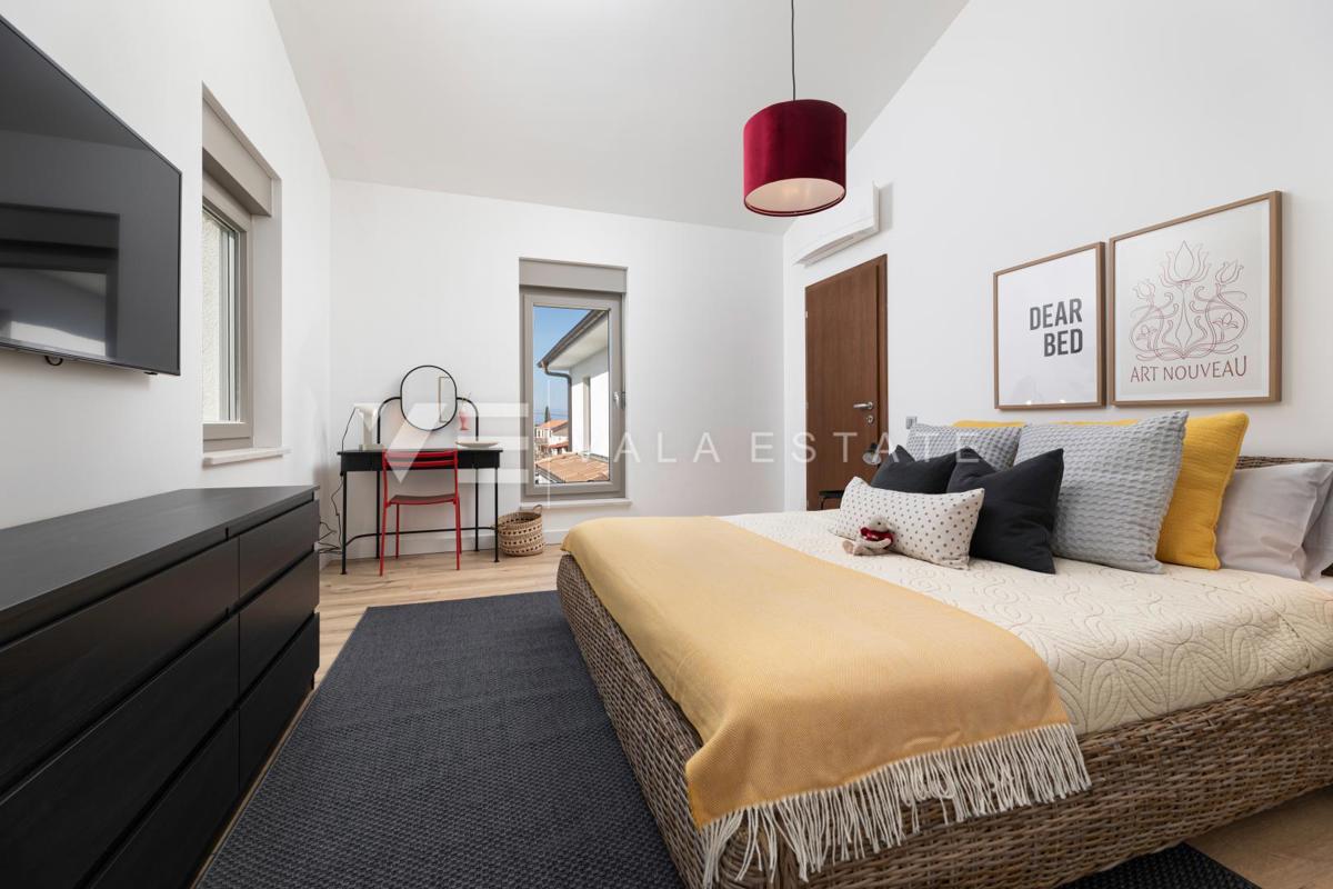 CASA MODERNA CON PISCINA AI CONFINI DELLA ZONA VERDE