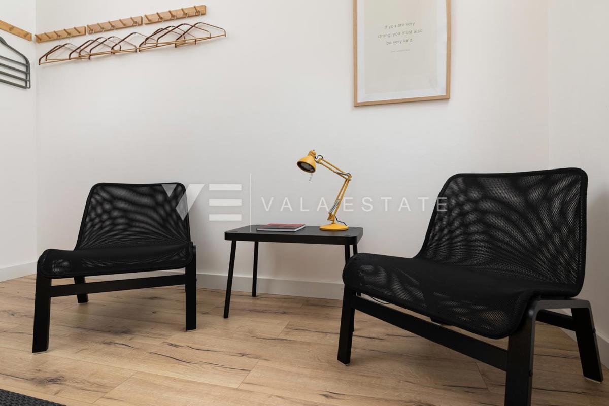 CASA MODERNA CON PISCINA AI CONFINI DELLA ZONA VERDE