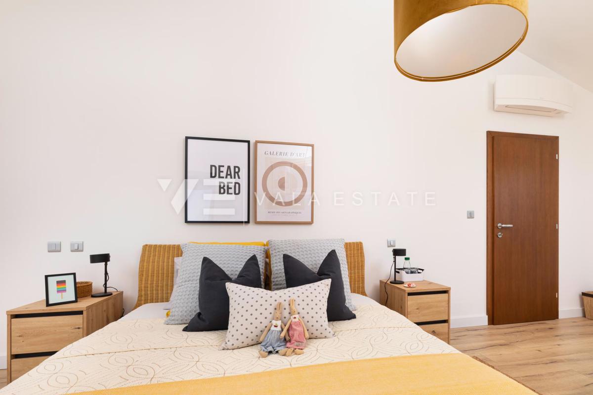 CASA MODERNA CON PISCINA AI CONFINI DELLA ZONA VERDE