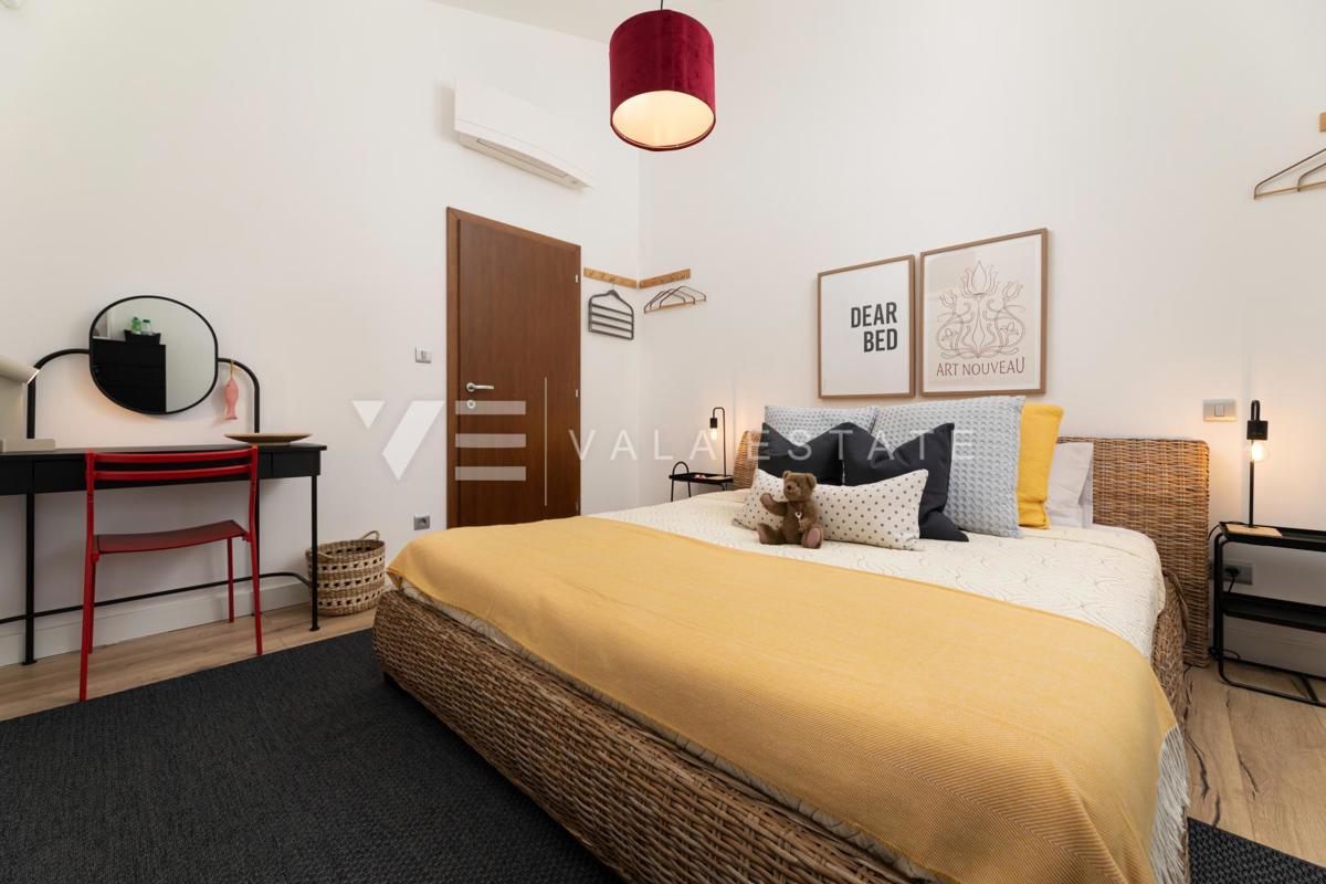 CASA MODERNA CON PISCINA AI CONFINI DELLA ZONA VERDE