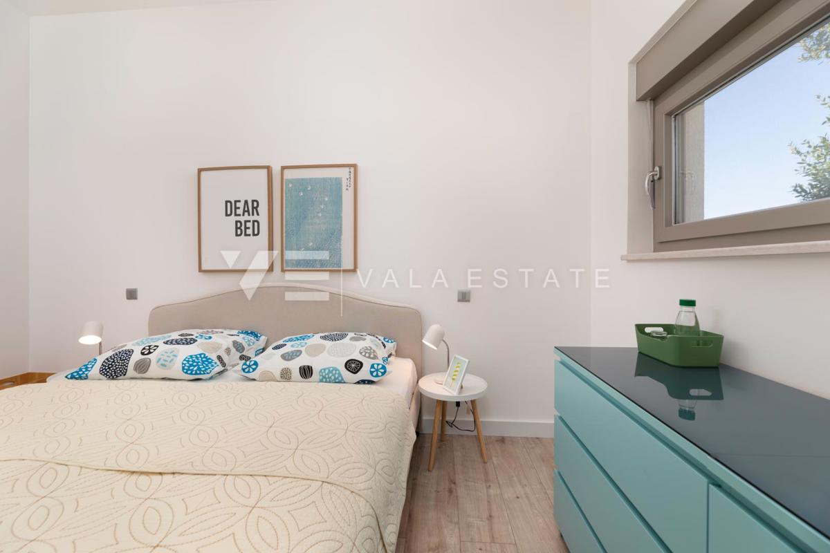 CASA MODERNA CON PISCINA AI CONFINI DELLA ZONA VERDE