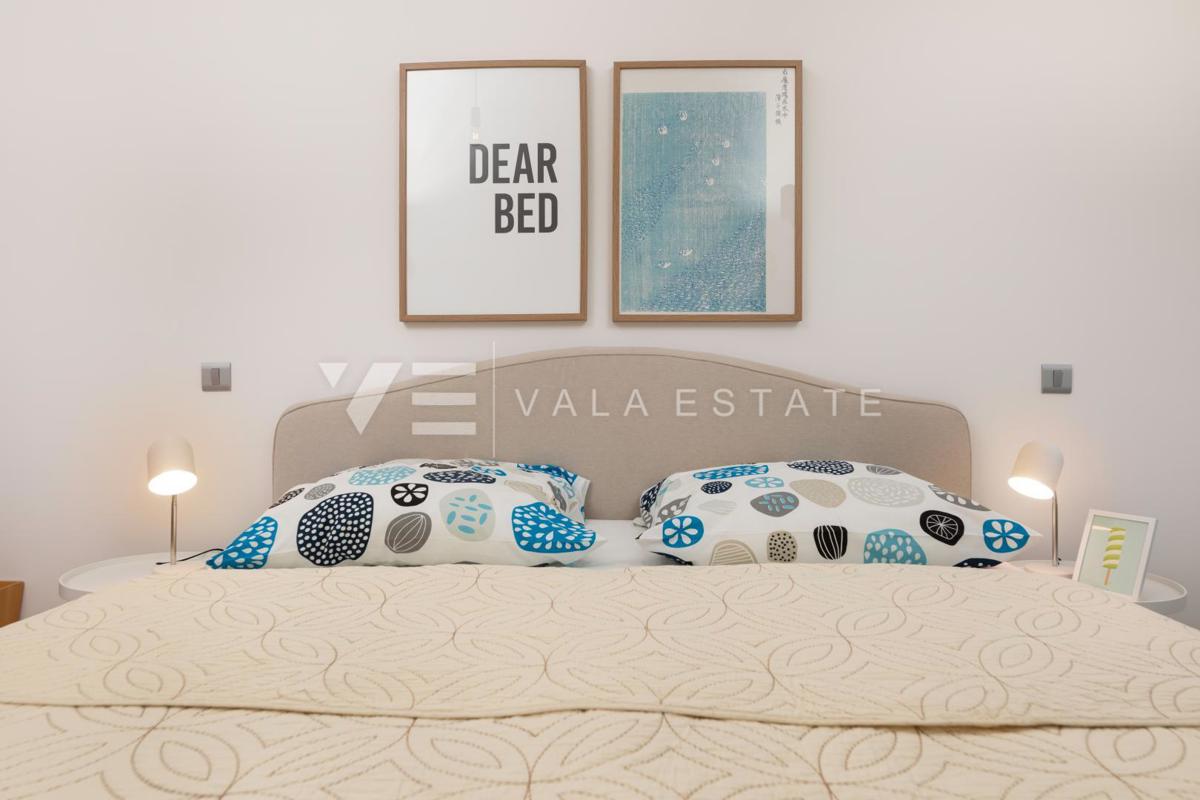 CASA MODERNA CON PISCINA AI CONFINI DELLA ZONA VERDE