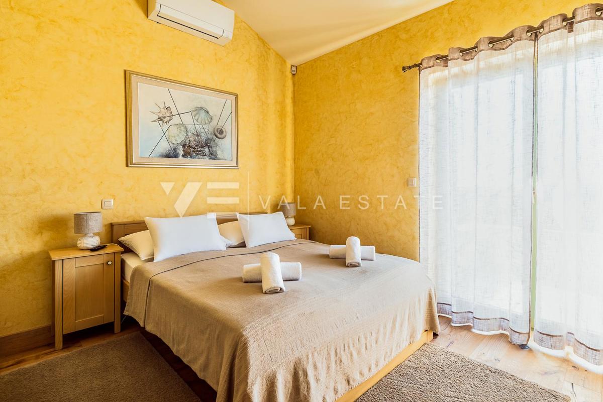 VILLA MEDITERRANEA CON PISCINA IN POSIZIONE TRANQUILLA