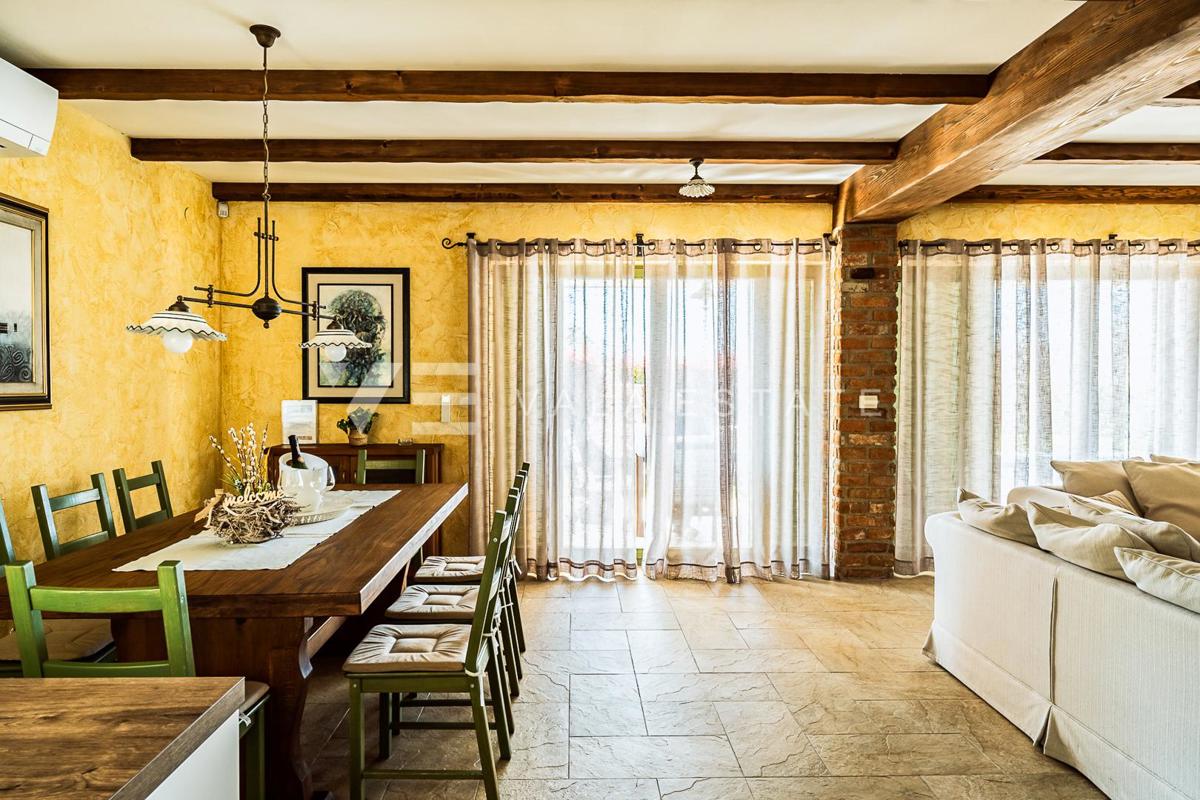 VILLA MEDITERRANEA CON PISCINA IN POSIZIONE TRANQUILLA