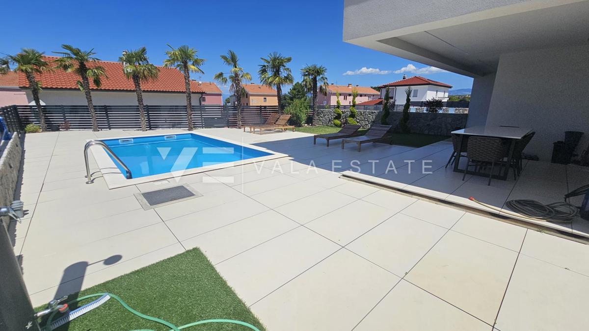 MODERNO APPARTAMENTO AL PIANO TERRA CON PISCINA E GIARDINO