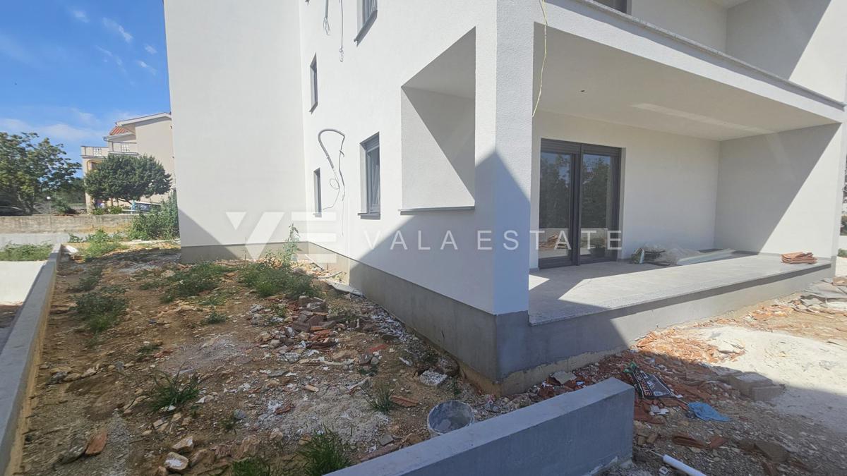 NUOVO APPARTAMENTO AL PIANO TERRA CON GIARDINO VICINO AL MARE E ALLA SPIAGGIA