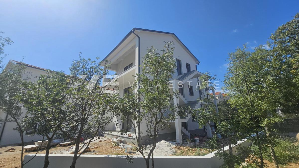 NUOVO APPARTAMENTO AL PIANO TERRA CON GIARDINO VICINO AL MARE E ALLA SPIAGGIA