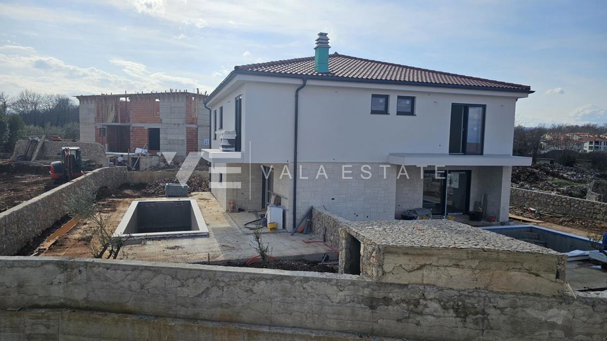 CASA SEMINDIPENDENTE MODERNA CON PISCINA A SOLI 200 M DAL MARE