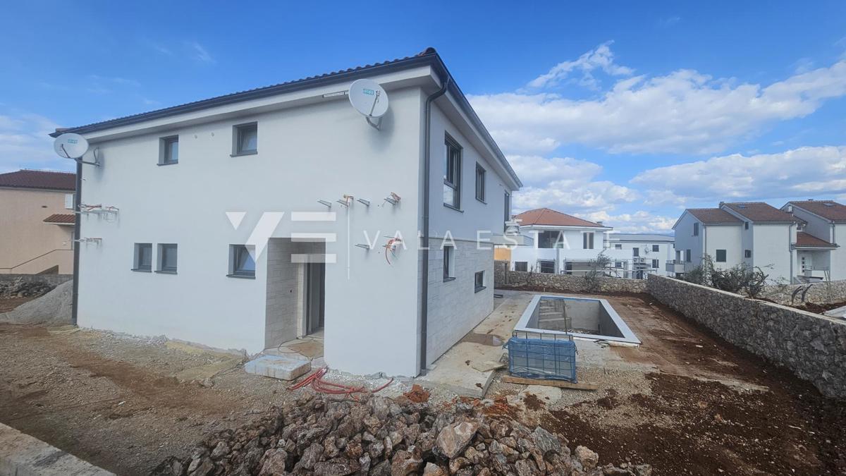 CASA SEMINDIPENDENTE MODERNA CON PISCINA A SOLI 200 M DAL MARE