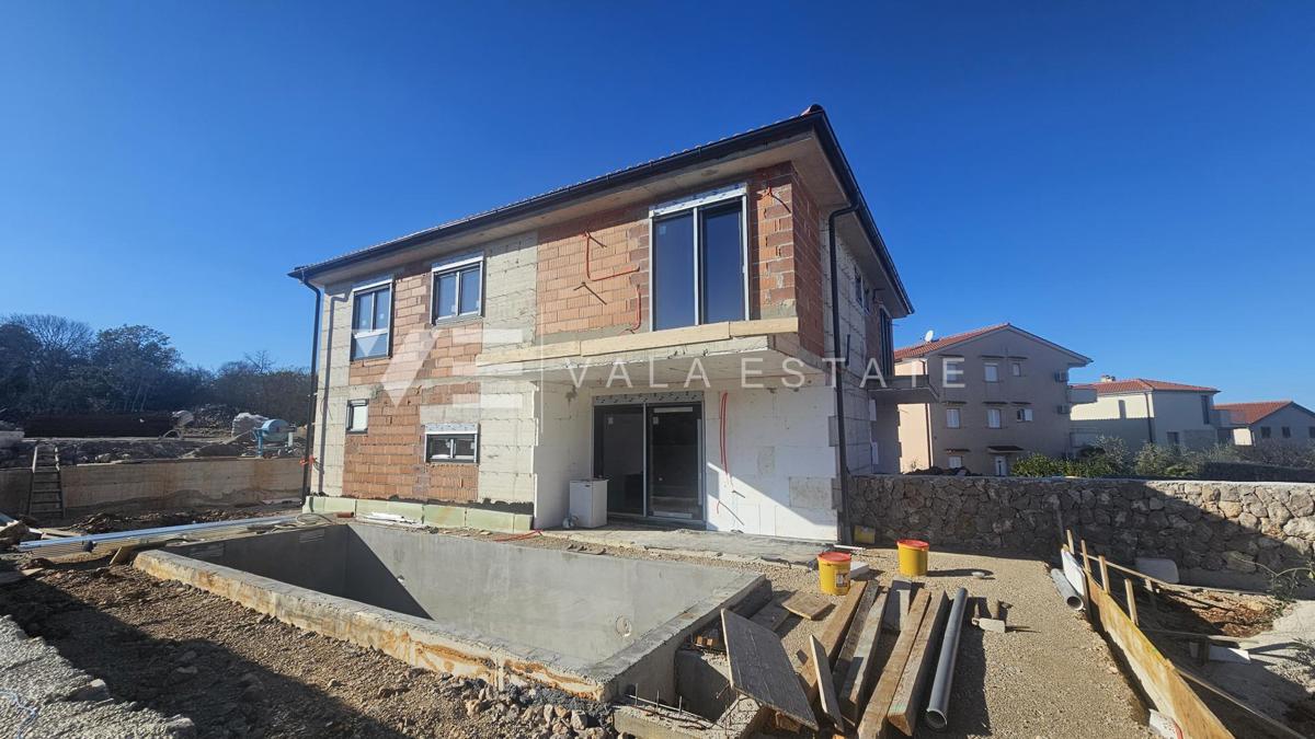 CASA SEMINDIPENDENTE MODERNA CON PISCINA A SOLI 200 M DAL MARE