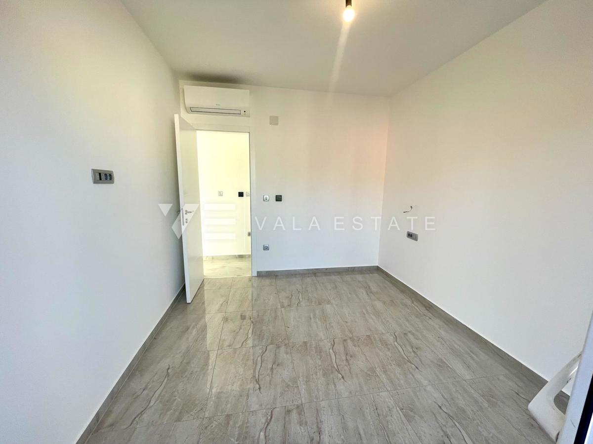 CASA MODERNA INDIPENDENTE CON PISCINA E VISTA MARE