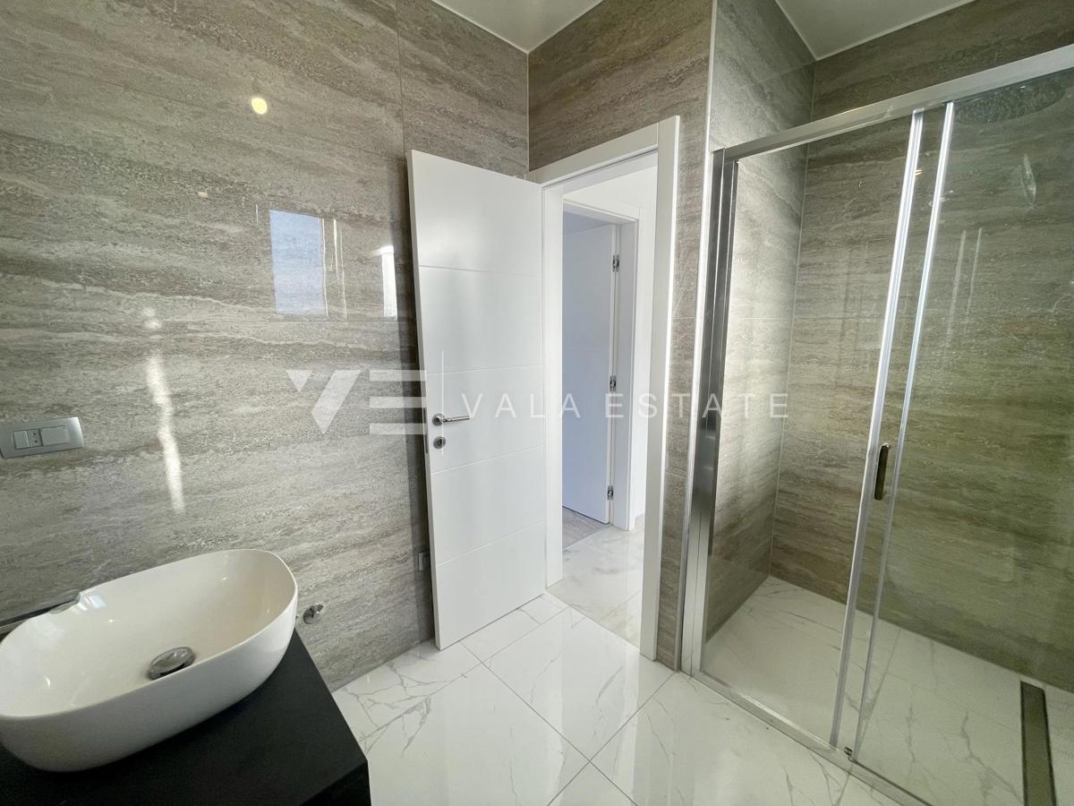 CASA MODERNA INDIPENDENTE CON PISCINA E VISTA MARE