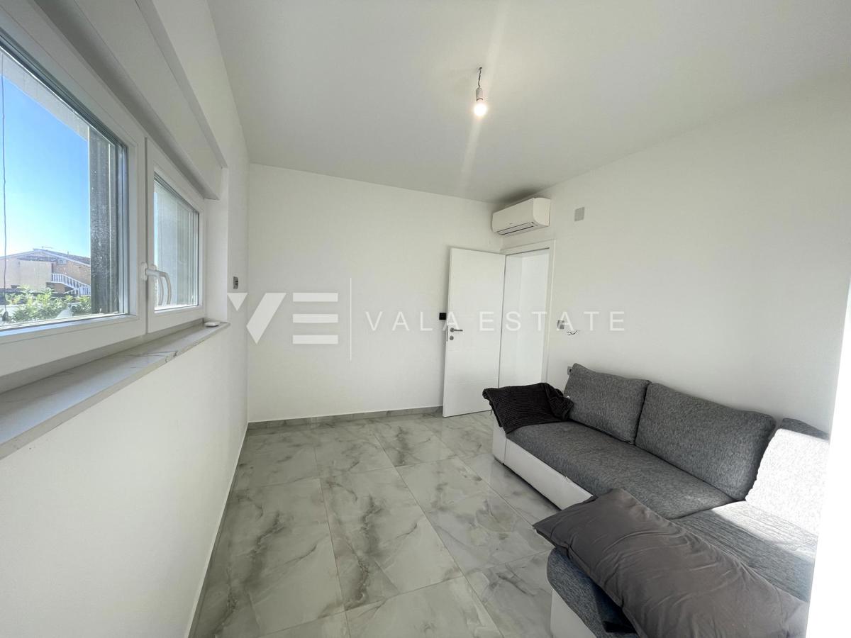 CASA MODERNA INDIPENDENTE CON PISCINA E VISTA MARE