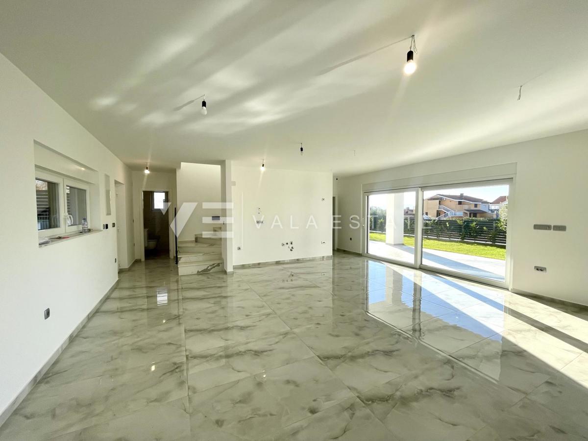 CASA MODERNA INDIPENDENTE CON PISCINA E VISTA MARE