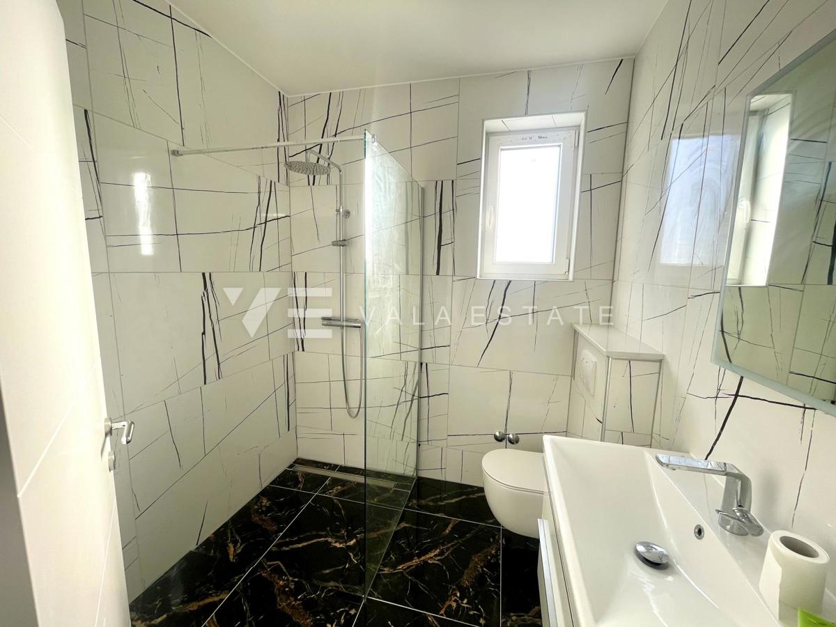 CASA MODERNA INDIPENDENTE CON PISCINA E VISTA MARE