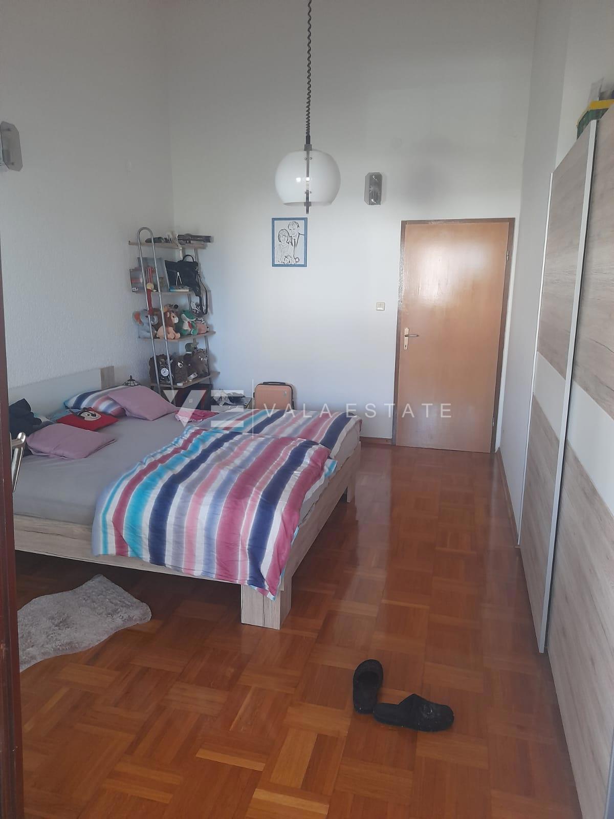 AMPIO APPARTAMENTO CON GIARDINO A 500 M DAL MARE