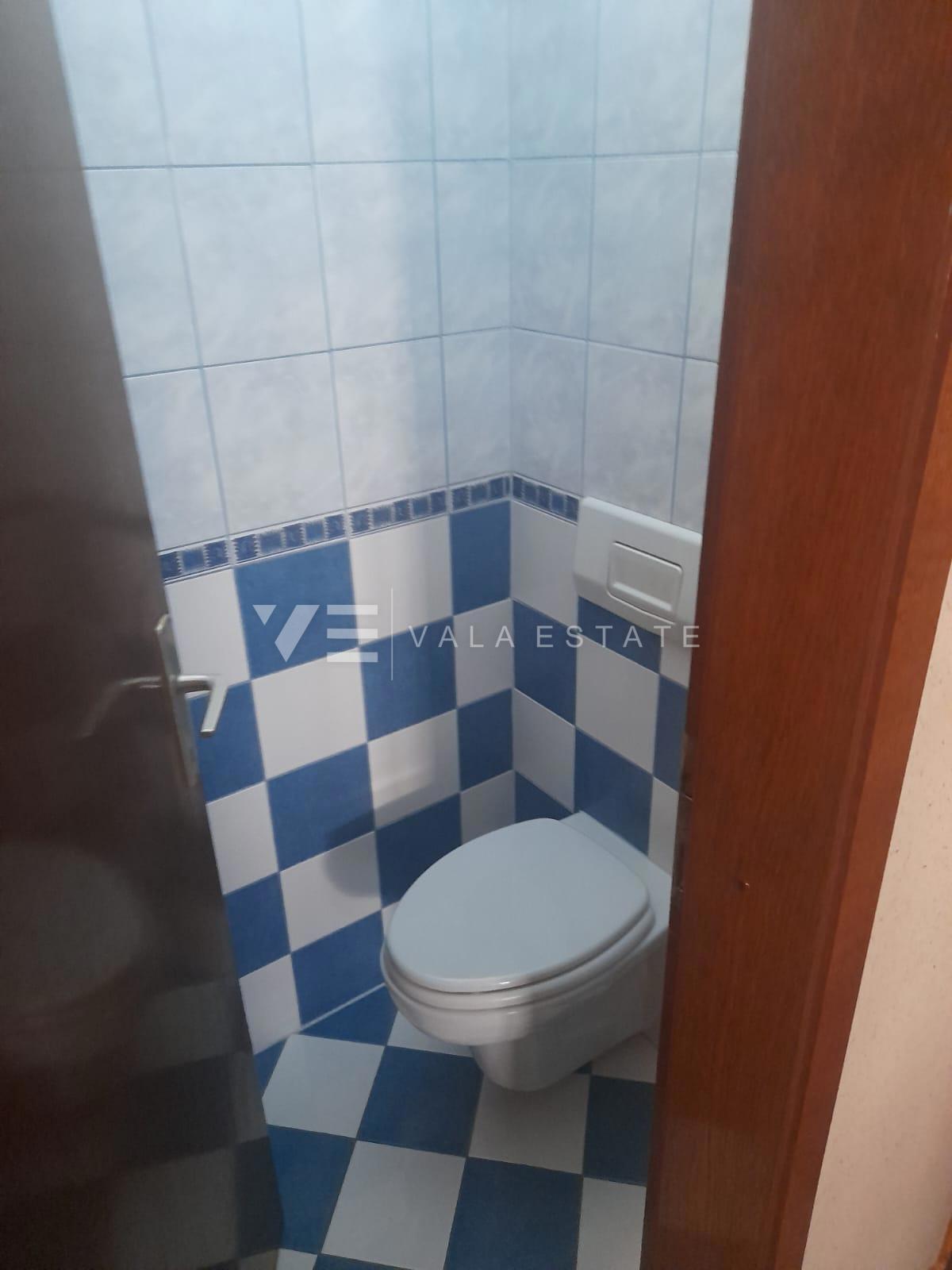 AMPIO APPARTAMENTO CON GIARDINO A 500 M DAL MARE