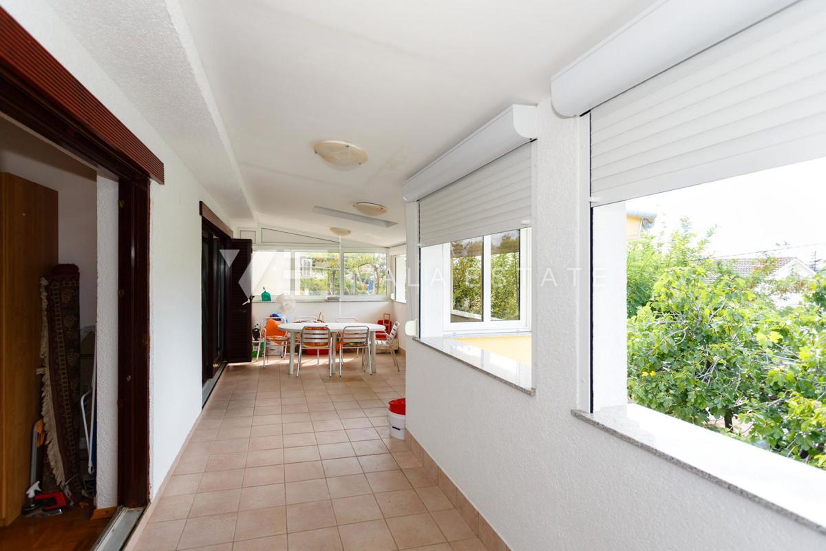 AMPIO APPARTAMENTO CON GIARDINO A 500 M DAL MARE