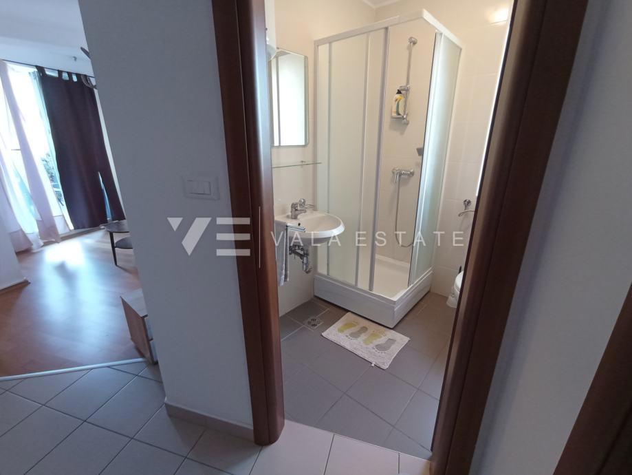 APPARTAMENTO AL PIANO TERRA CON VISTA GIARDINO E MARE