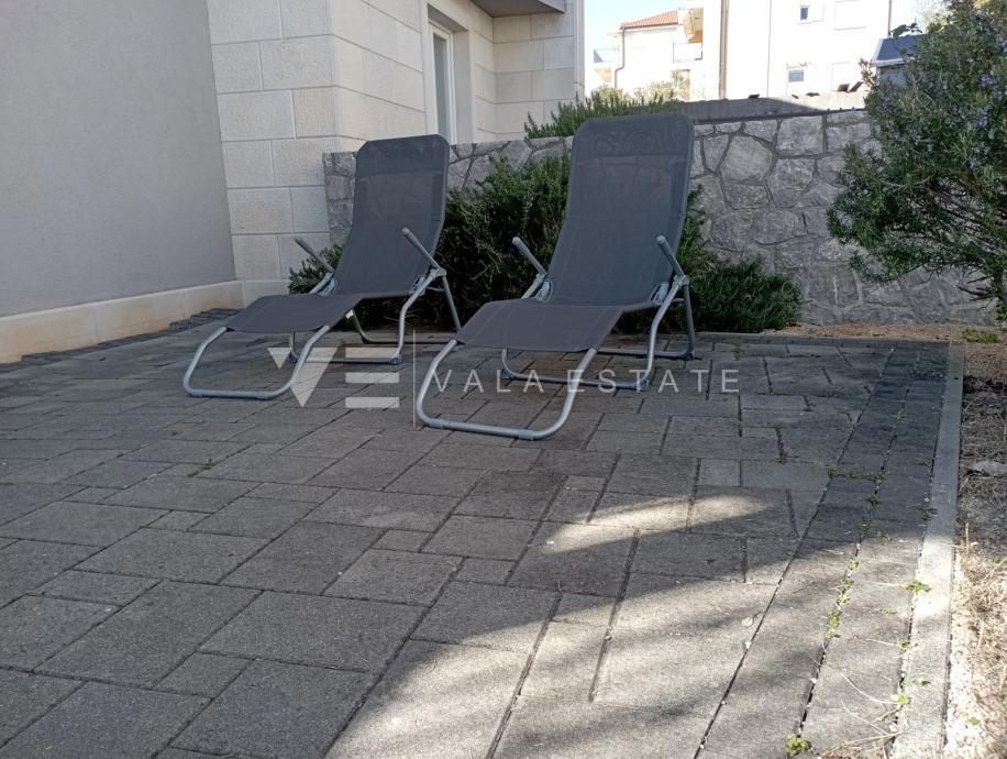 APPARTAMENTO AL PIANO TERRA CON VISTA GIARDINO E MARE