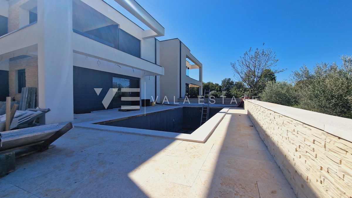 NUOVA MODERNA CASA DOPPIA CON PISCINA E VISTA SUI OLIVETTI