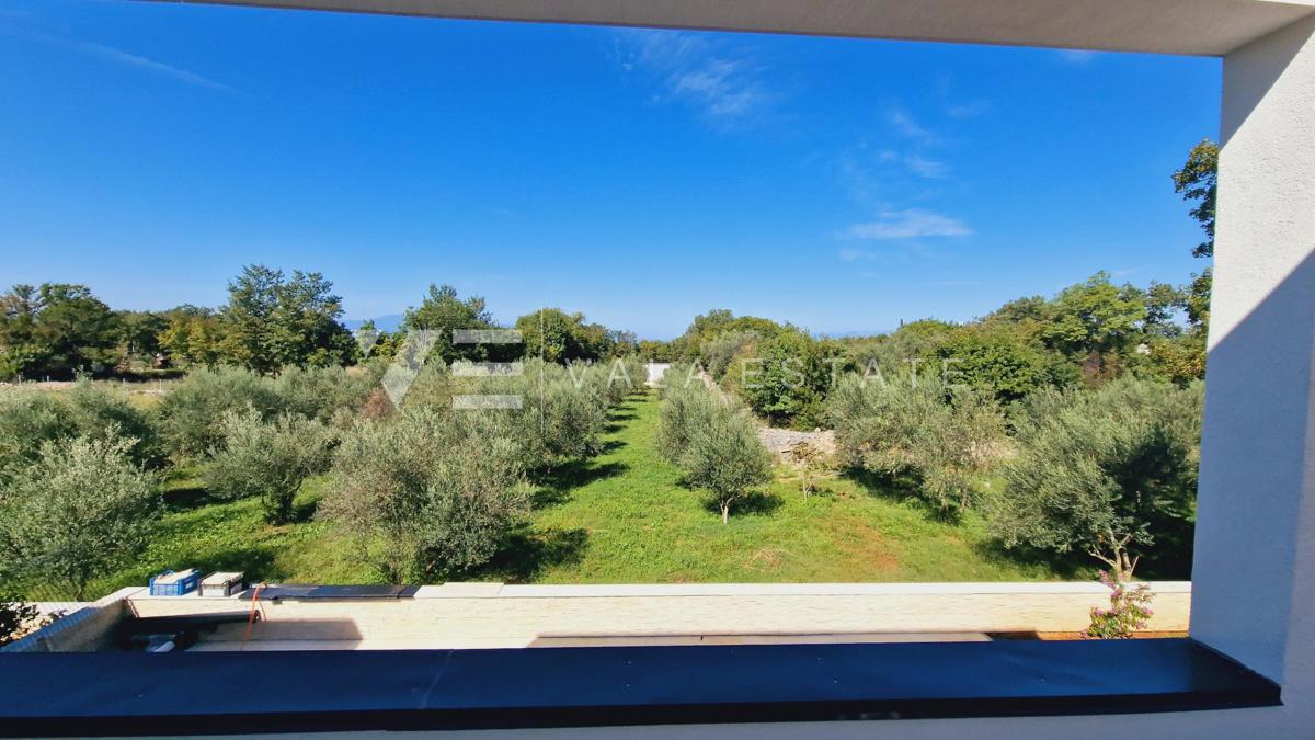 NUOVA MODERNA CASA DOPPIA CON PISCINA E VISTA SUI OLIVETTI