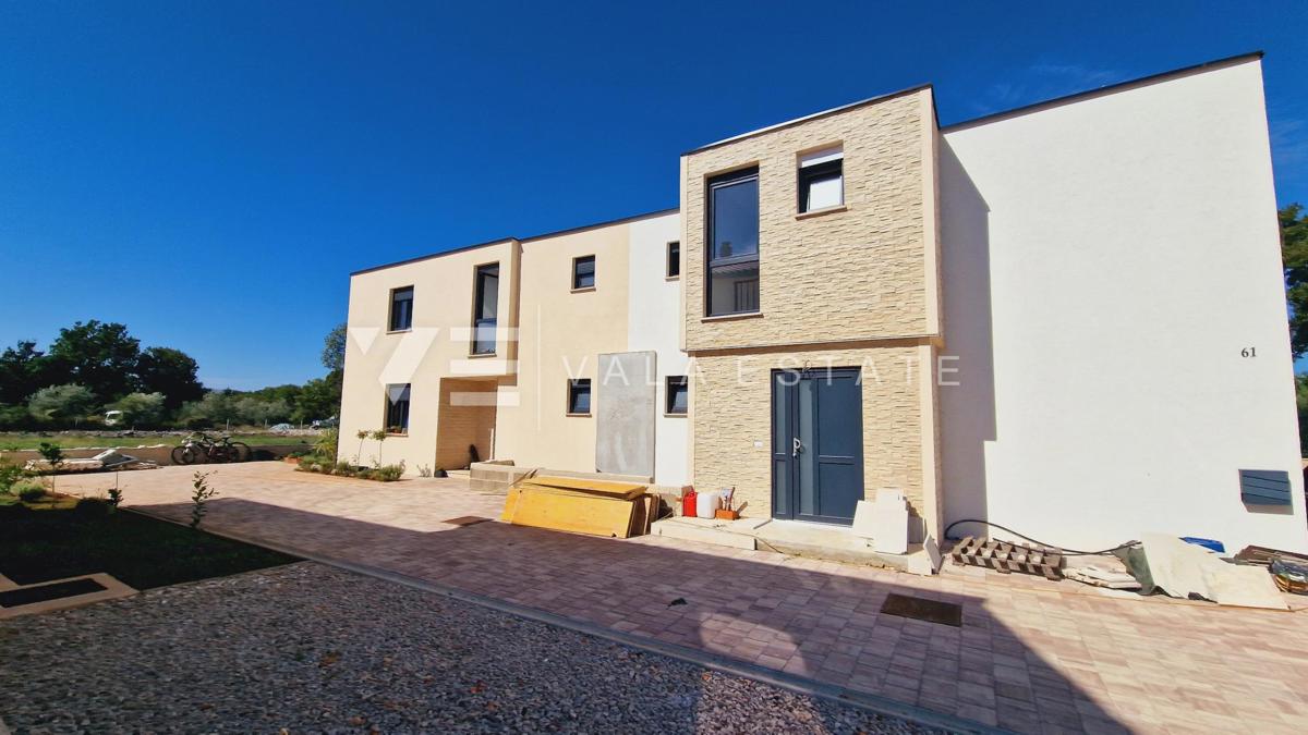 NUOVA MODERNA CASA DOPPIA CON PISCINA E VISTA SUI OLIVETTI