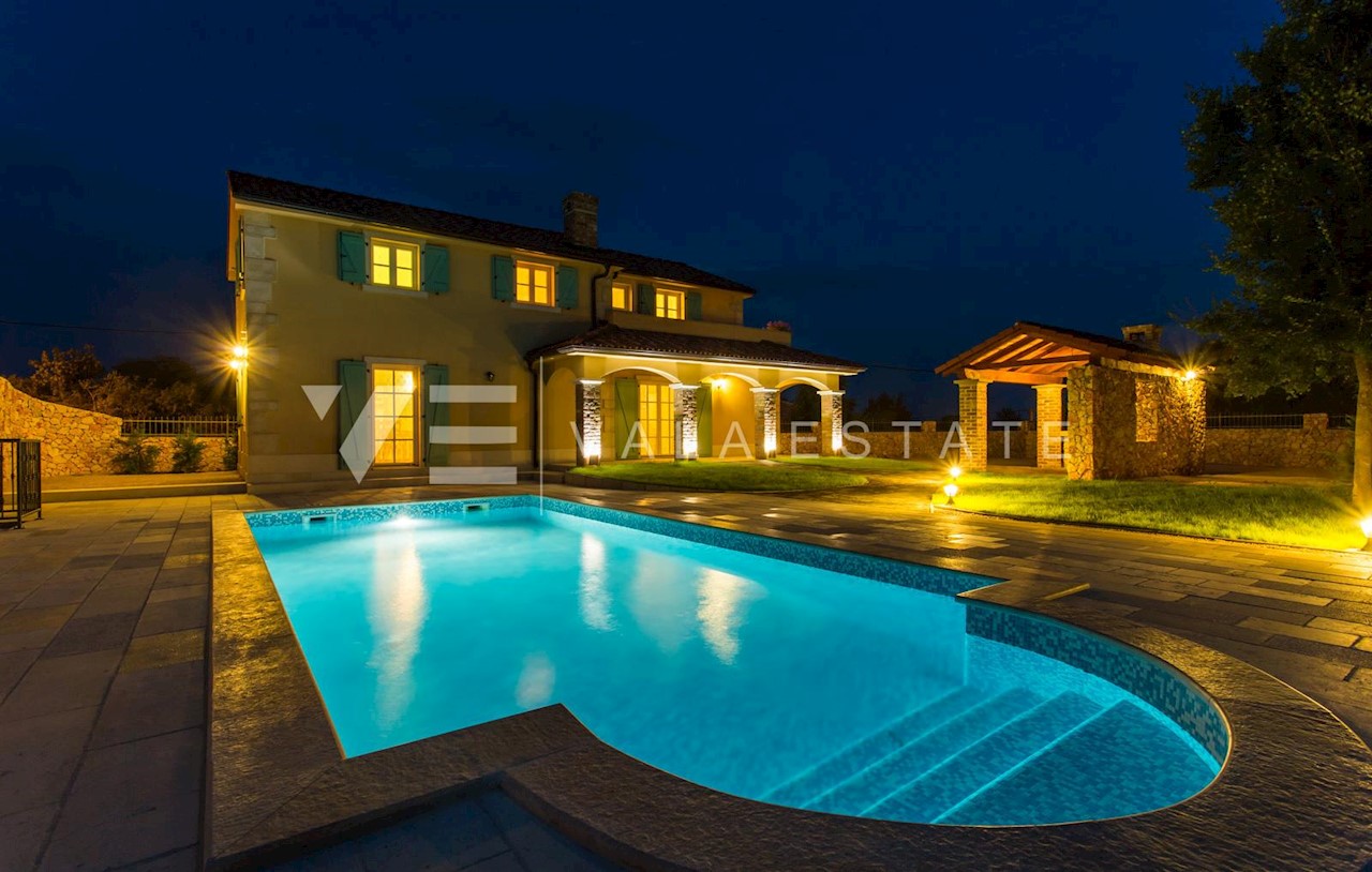 VILLA MEDITERRANEA CON PISCINA E BELLISSIMO GIARDINO