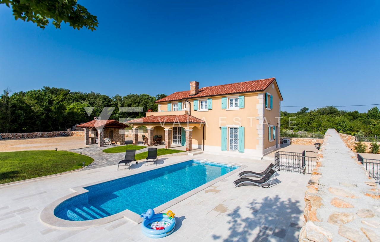 VILLA MEDITERRANEA CON PISCINA E BELLISSIMO GIARDINO