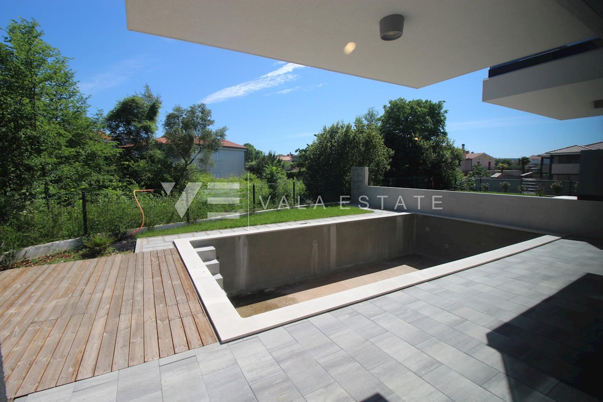 APPARTAMENTO ESCLUSIVO CON PISCINA VICINO DELLA SPIAGGIA