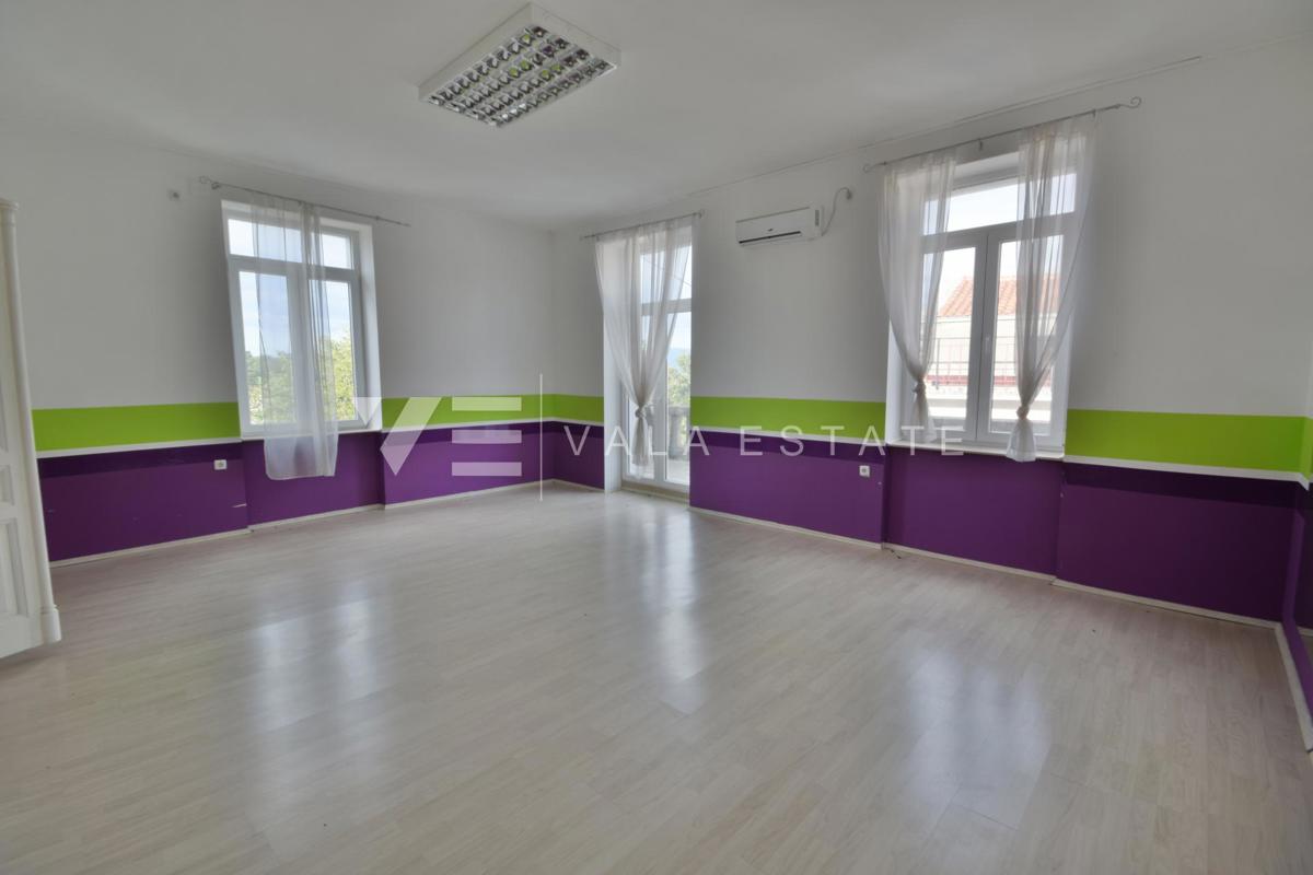 AMPIO APPARTAMENTO IN VILLA IN PIETRA