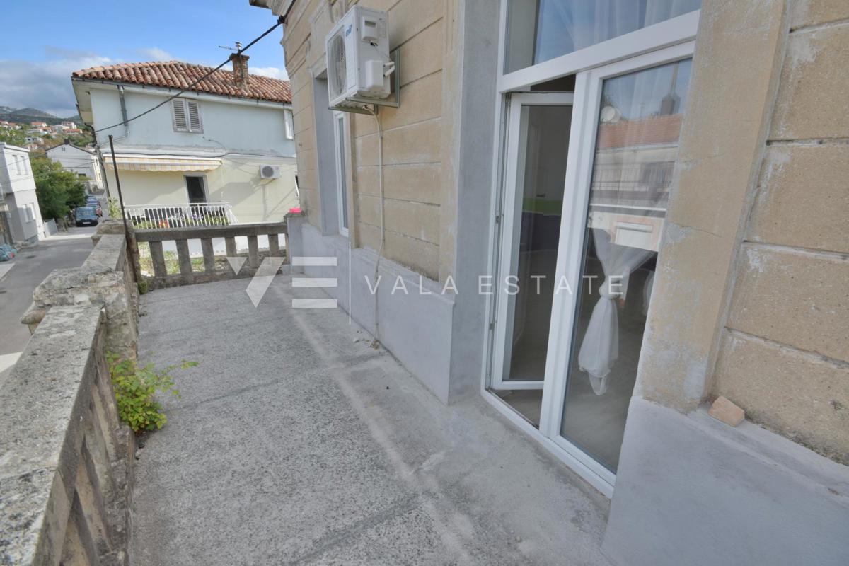 AMPIO APPARTAMENTO IN VILLA IN PIETRA