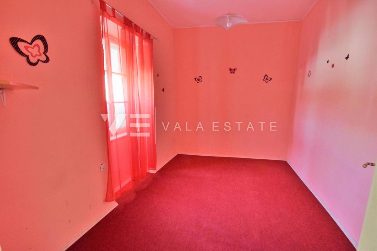 AMPIO APPARTAMENTO IN VILLA IN PIETRA