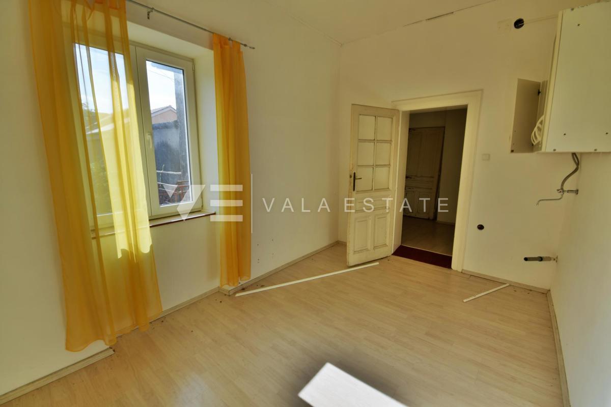 AMPIO APPARTAMENTO IN VILLA IN PIETRA