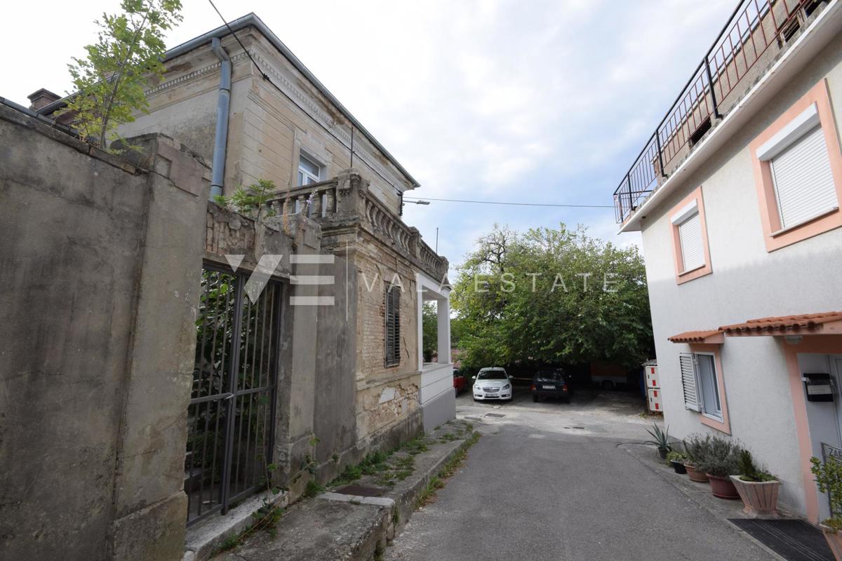 AMPIO APPARTAMENTO IN VILLA IN PIETRA