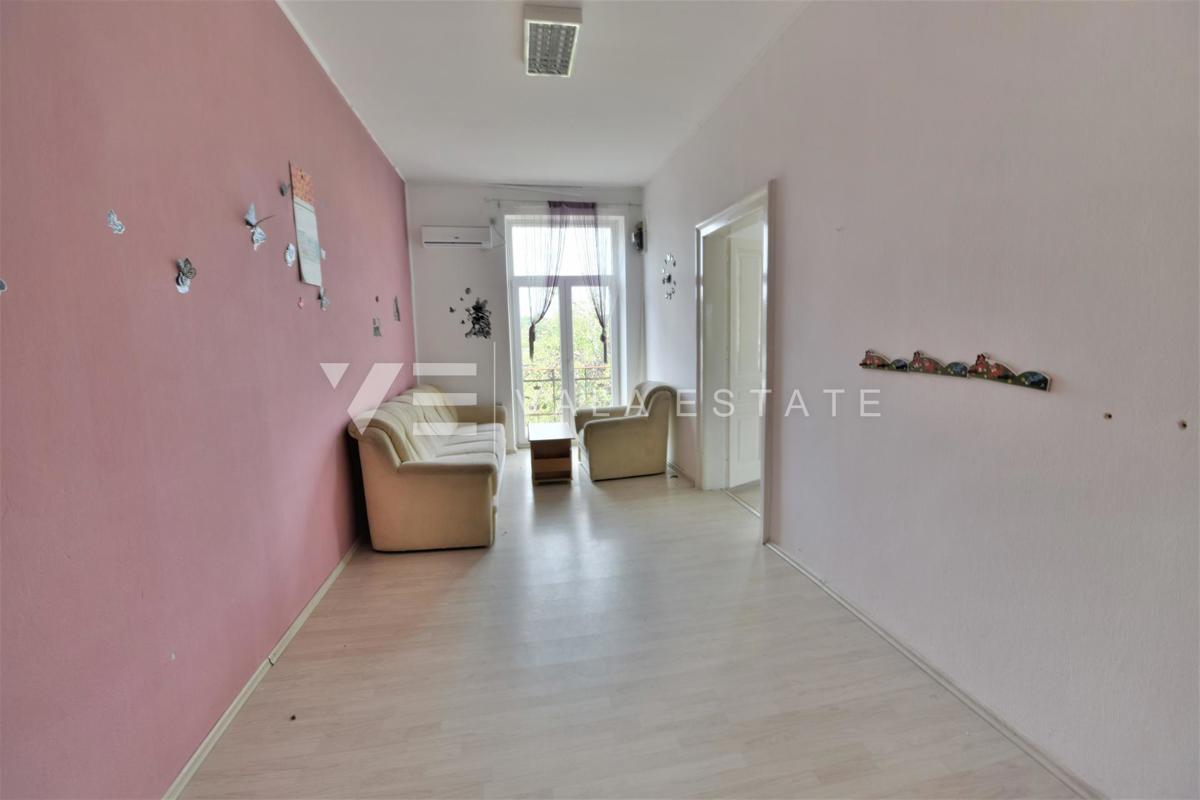 AMPIO APPARTAMENTO IN VILLA IN PIETRA