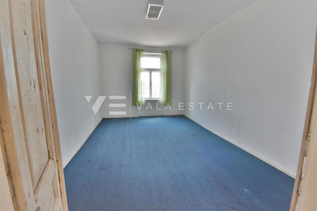 AMPIO APPARTAMENTO IN VILLA IN PIETRA