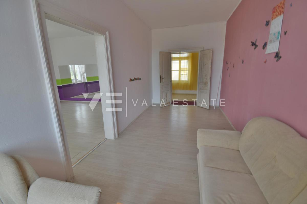 AMPIO APPARTAMENTO IN VILLA IN PIETRA