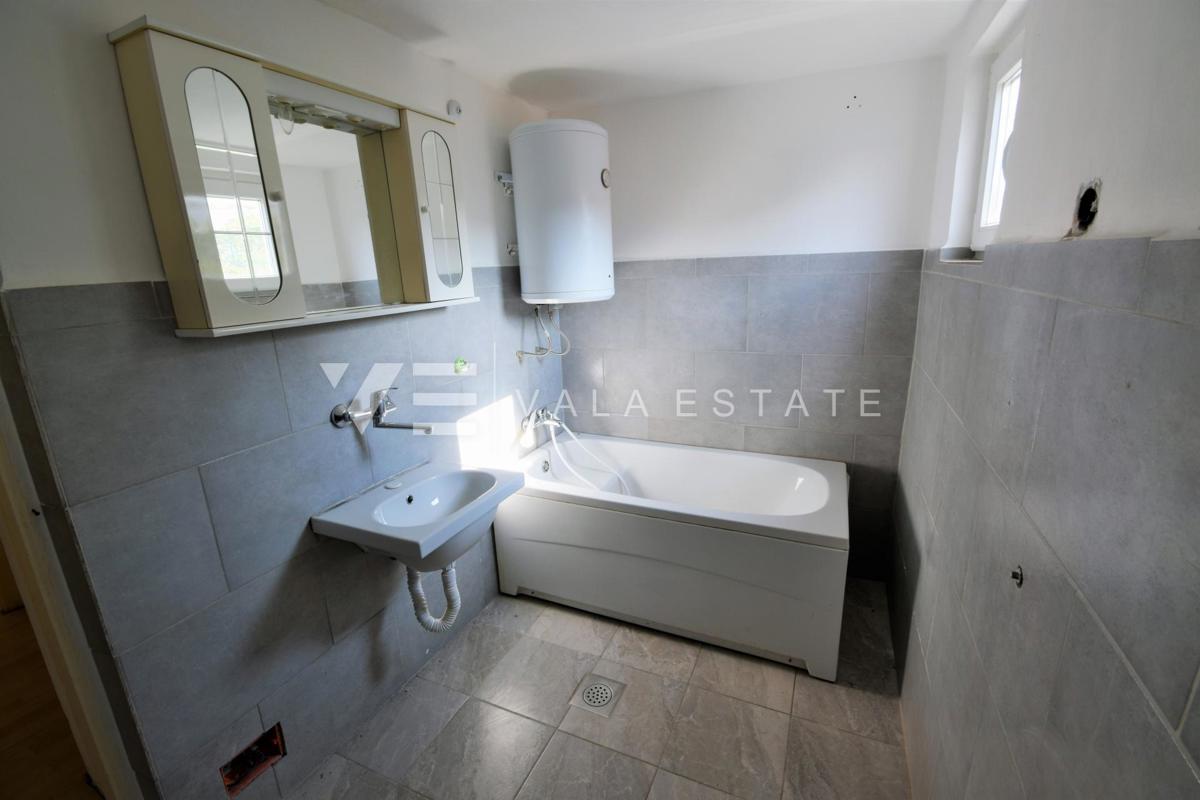 AMPIO APPARTAMENTO IN VILLA IN PIETRA