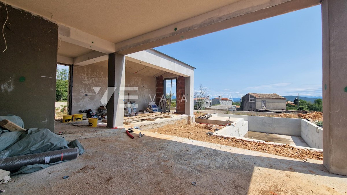 NUOVA CASA DI LUSSO CON PISCINA IN POSIZIONE TRANQUILLA