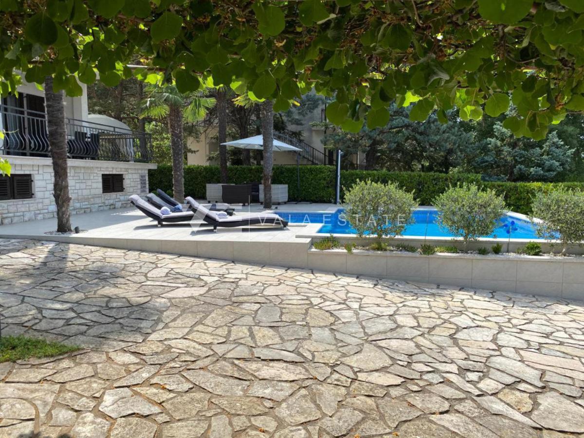 CASA INDIPENDENTE CON PISCINA A 500 M DAL MARE