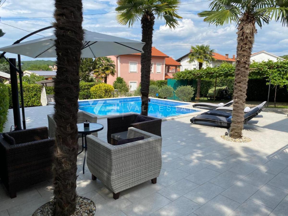 CASA INDIPENDENTE CON PISCINA A 500 M DAL MARE