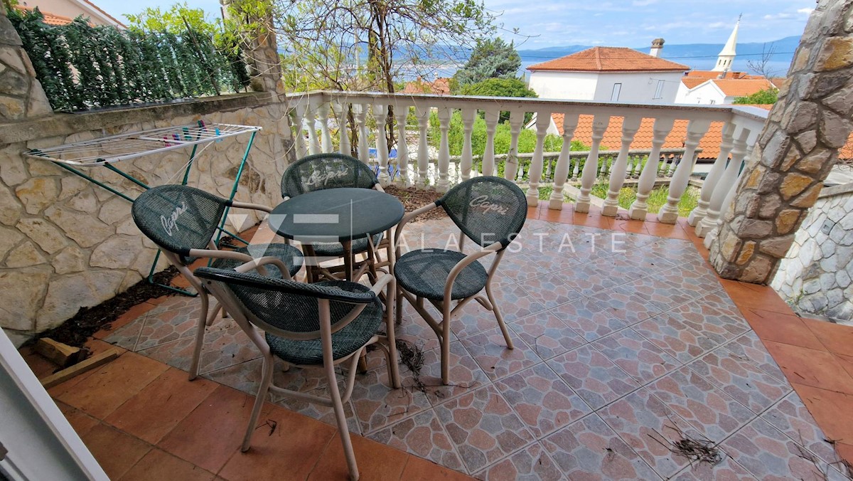 CASA A SCHIERA CON DUE APPARTAMENTI E VISTA MARE