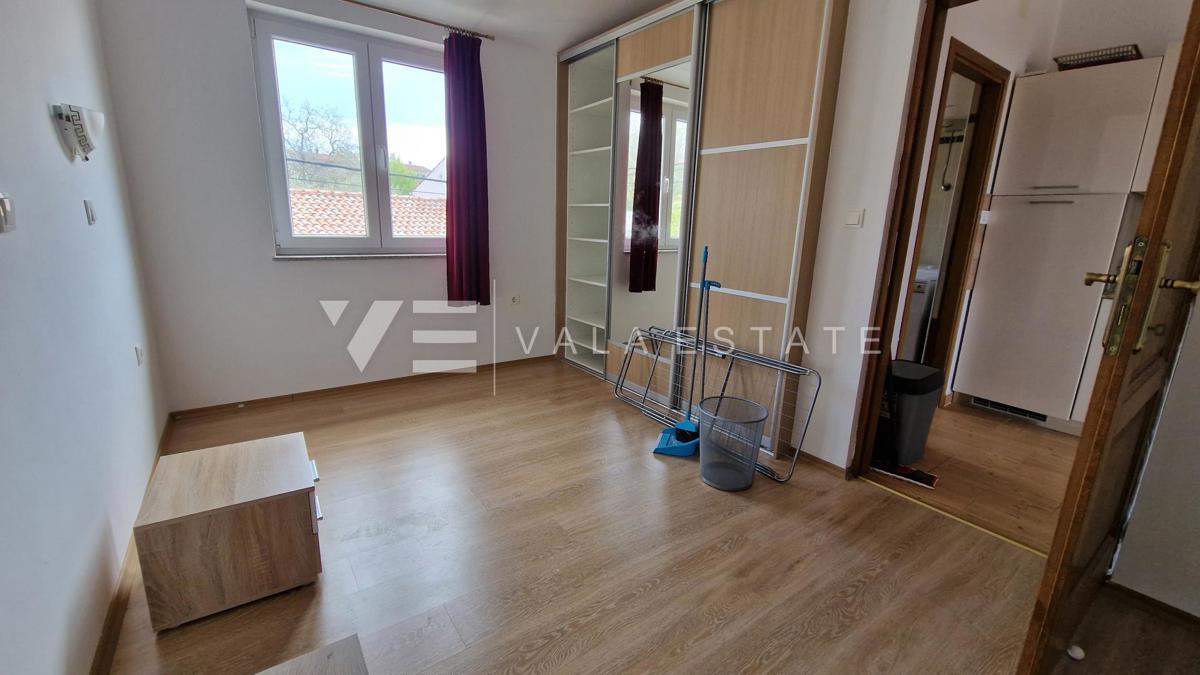 CASA A SCHIERA CON DUE APPARTAMENTI E VISTA MARE