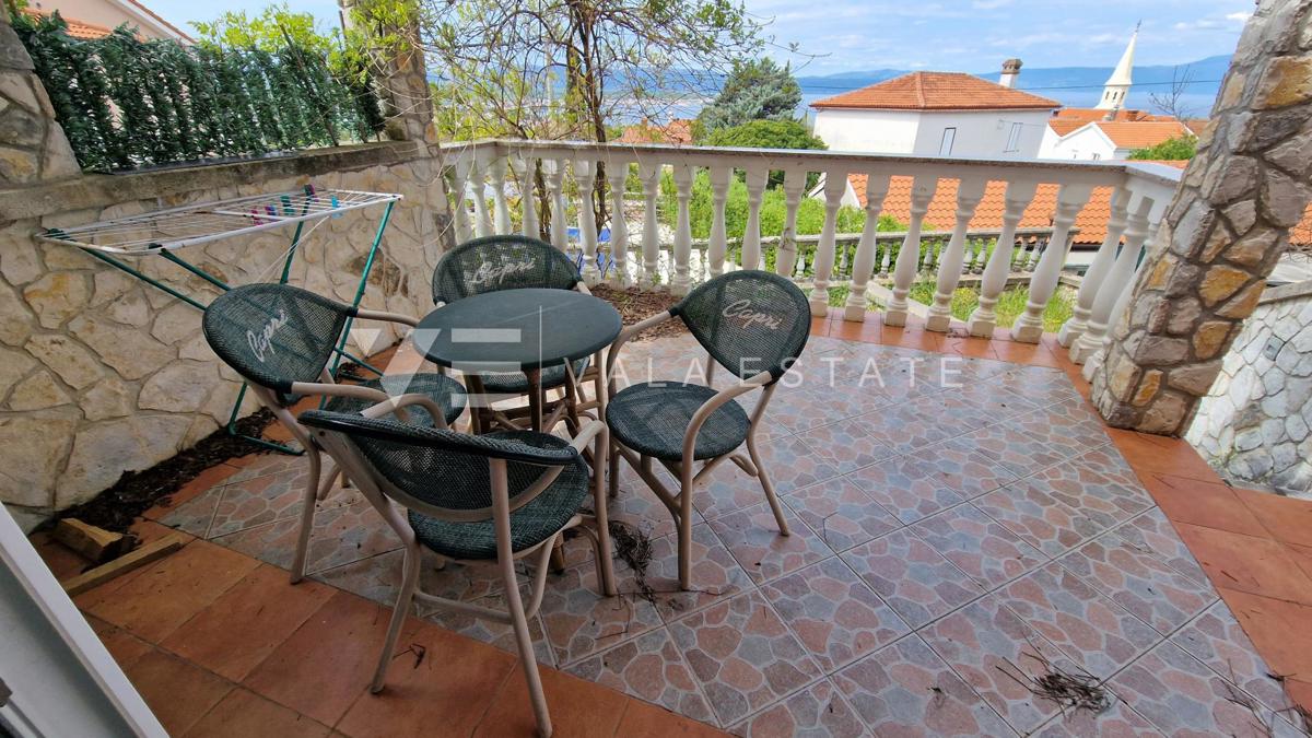 CASA A SCHIERA CON DUE APPARTAMENTI E VISTA MARE
