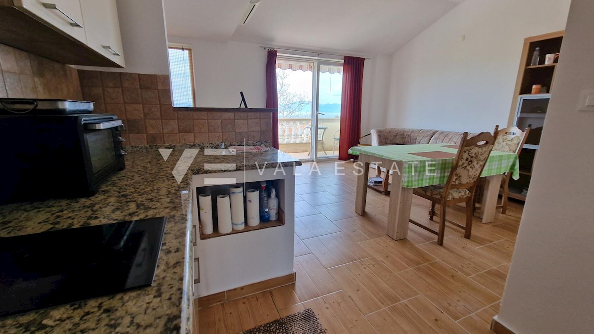 CASA A SCHIERA CON DUE APPARTAMENTI E VISTA MARE