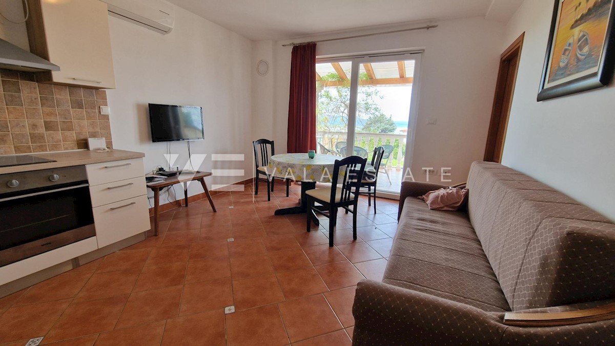 CASA A SCHIERA CON DUE APPARTAMENTI E VISTA MARE