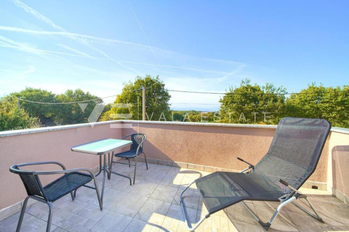 VILLA CON PISCINA IN POSIZIONE TRANQUILLA